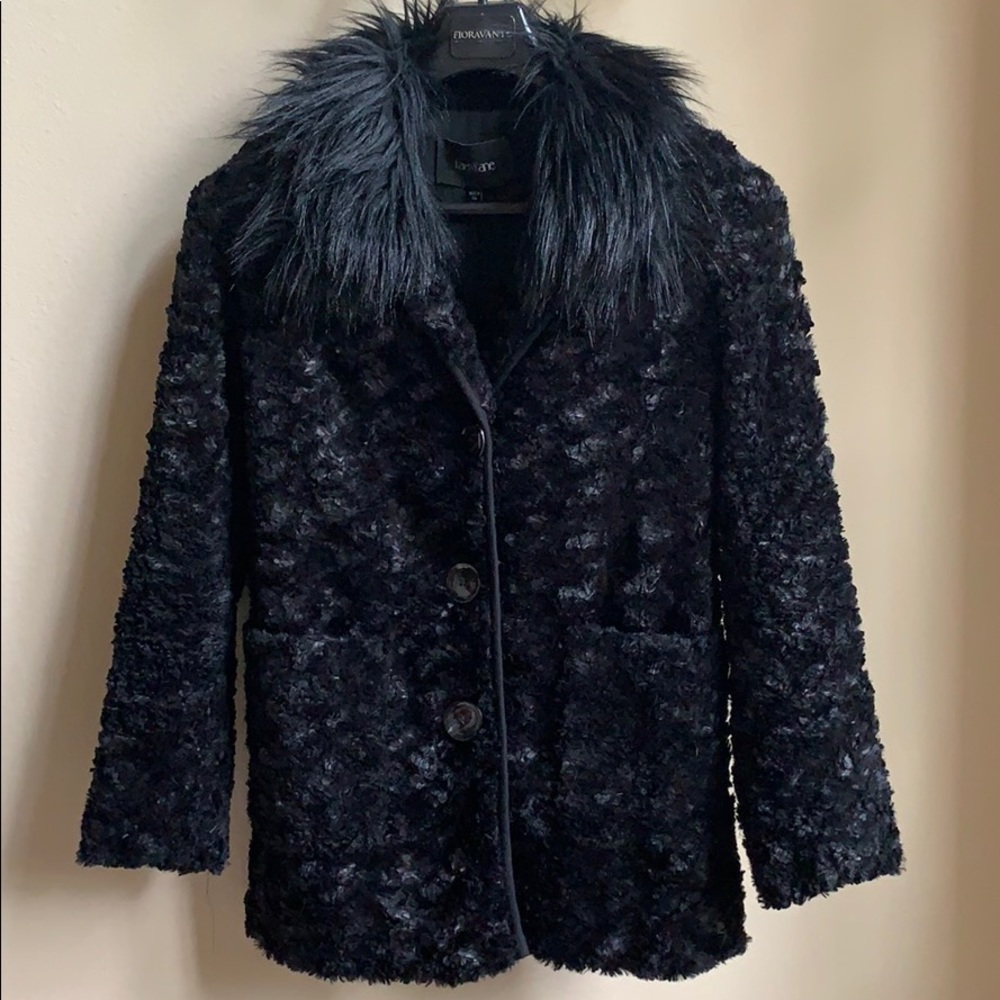SOLD!!!!!!❤️Beautiful black faux for car coat!!!!